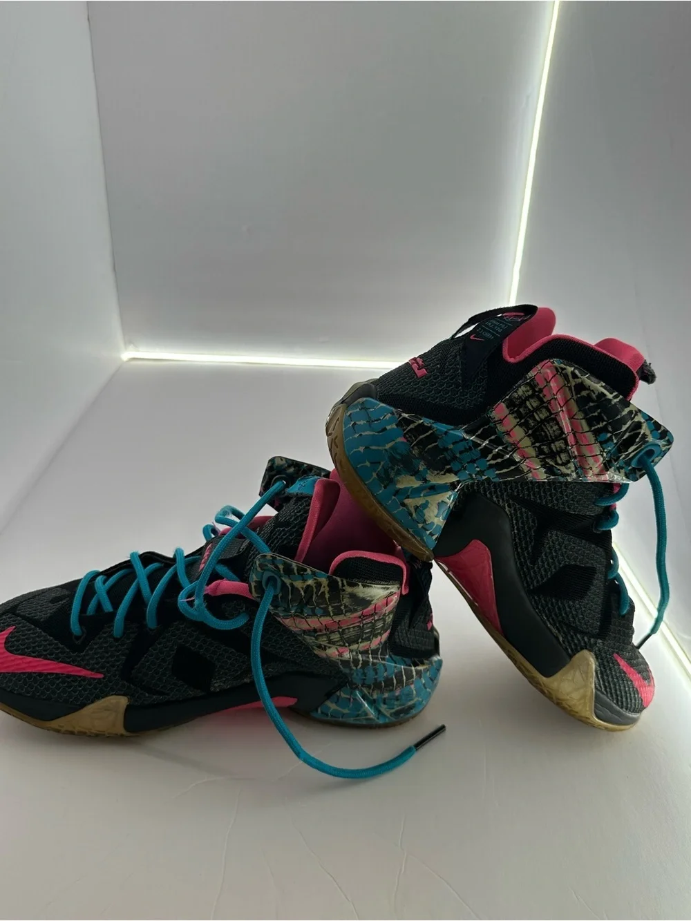 Nike LeBron XLL 12 23 Chromosome Kids Black and pink Sneakers Blue Laces Size 6Y